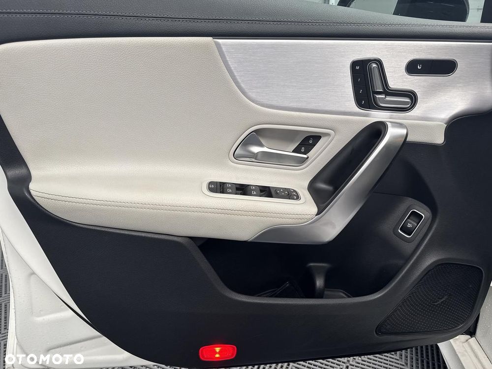Mercedes-Benz CLA 220 AMG Line 7G-DCT - 11