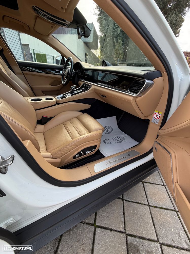 Porsche Panamera Sport Turismo 4 E-Hybrid 10 Years Edition - 29