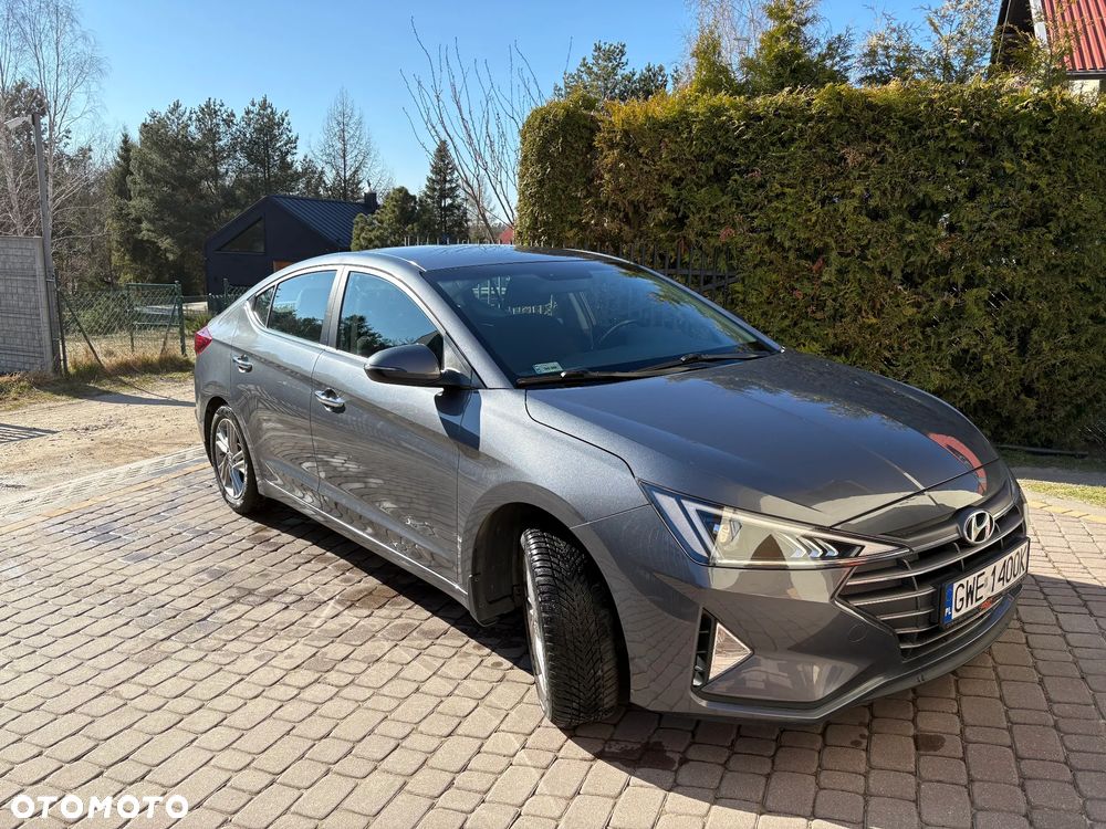 Hyundai Elantra 1.6 Comfort Premiere - 9