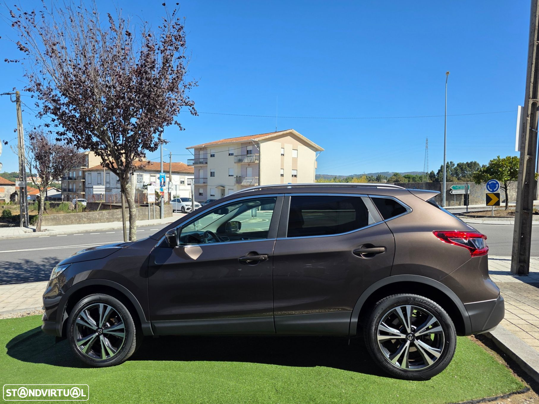 Nissan Qashqai 1.3 DIG-T N-Connecta J18 - 6