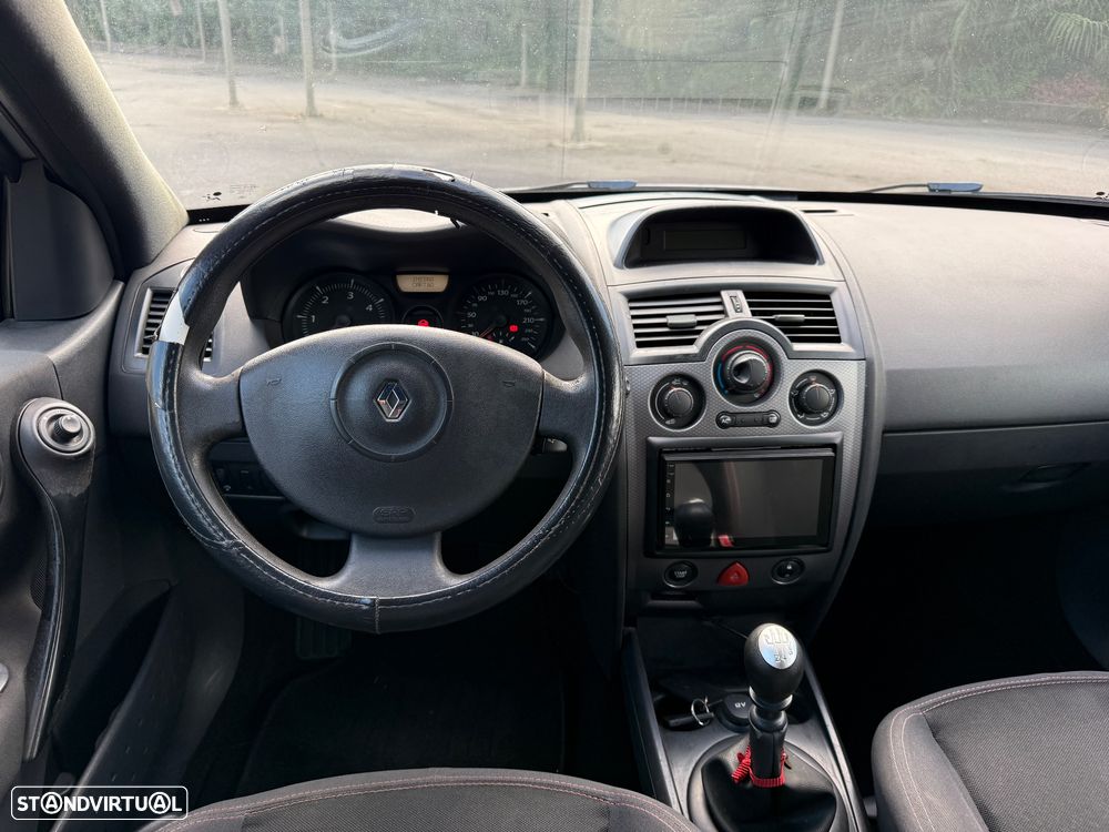 Renault Mégane Break 1.5 dCi FAP Dynamique - 8