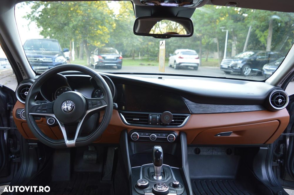 Alfa Romeo Giulia 2.0 Turbo 16V AT8 Veloce - 8