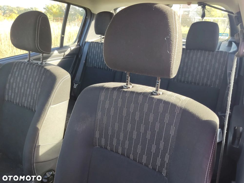 Dacia Sandero 2010 photo 4