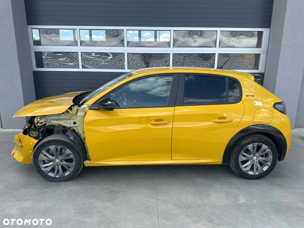 Peugeot 208 Elektromotor 136 Allure+ - 8