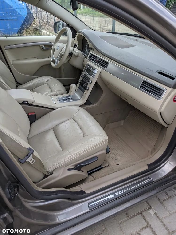 Volvo XC 70 D5 AWD Momentum - 10