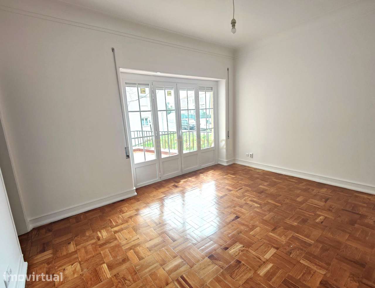 Imóvel T4 renovado recentemente, com varanda na Sala tipo terraço em A - Grande imagem: 3/25