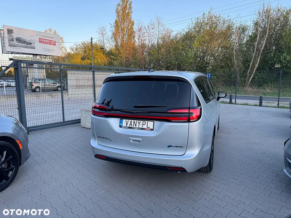 Chrysler Pacifica - 33