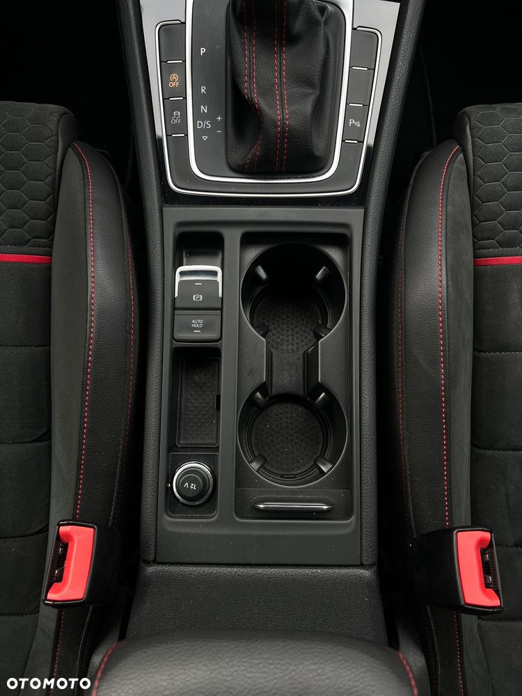 Volkswagen Golf GTI (BlueMotion Technology) DSG Performance - 21