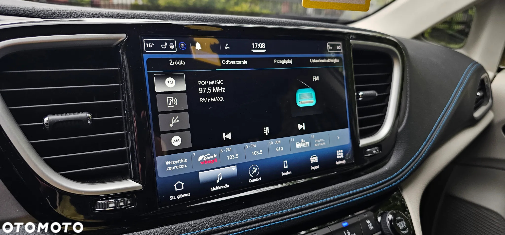 Chrysler Pacifica - 22