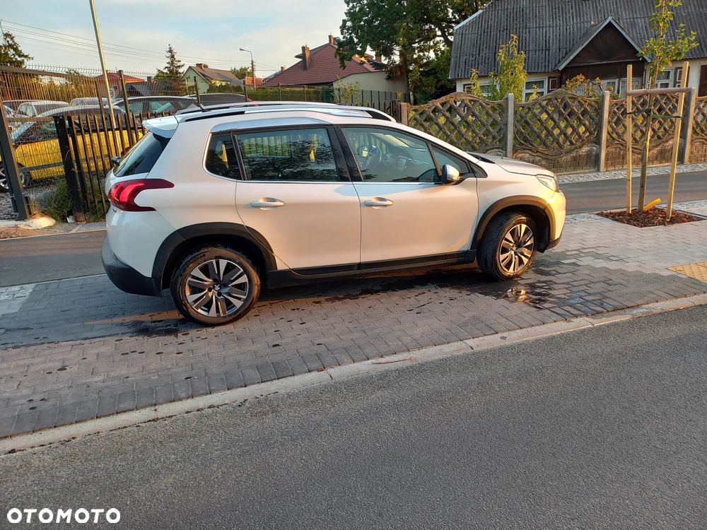 Peugeot 2008 1.2 Pure Tech Allure S&S EAT6 - 17