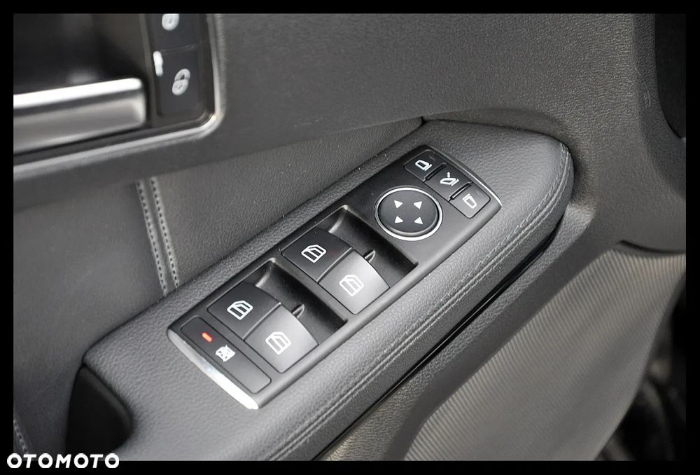 Mercedes-Benz Klasa E 300 BLUETEC 7G-TRONIC Avantgarde - 33