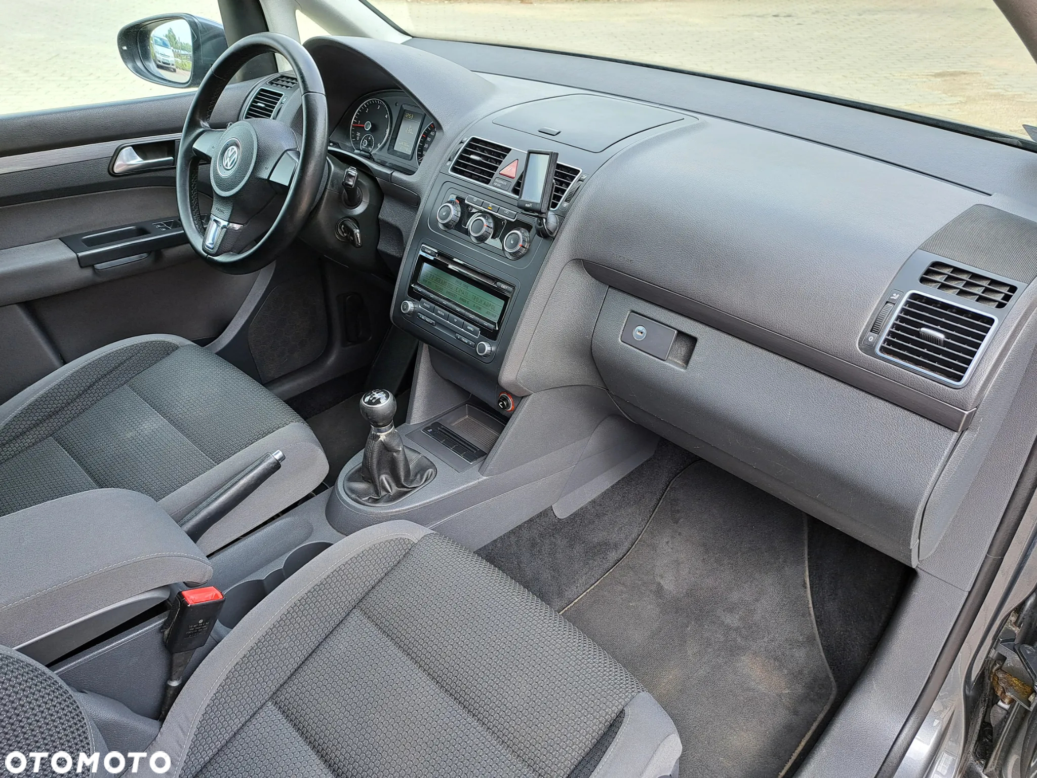 Volkswagen Touran - 16