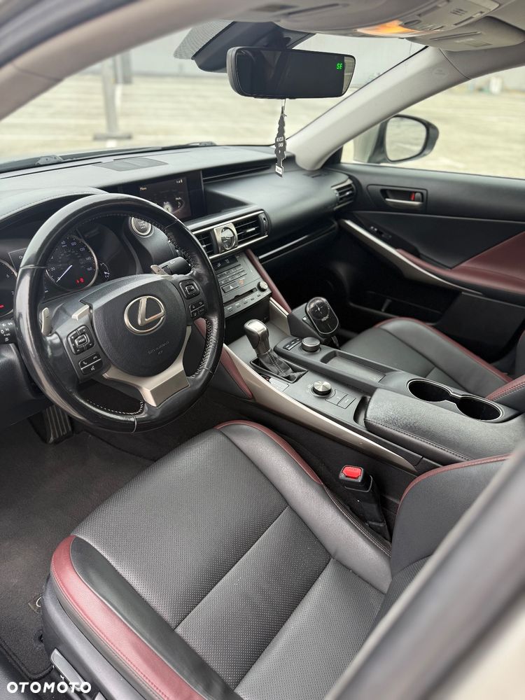 Lexus IS 200t / 300 Elegance - 5