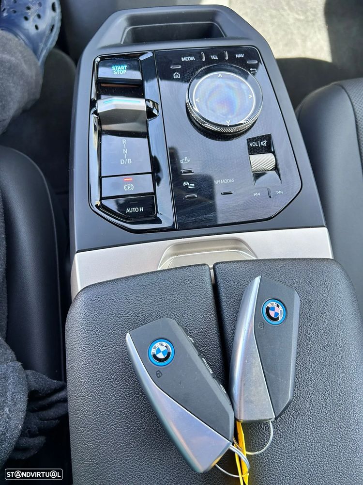BMW iX xDrive 40 Pack Desportivo - 13