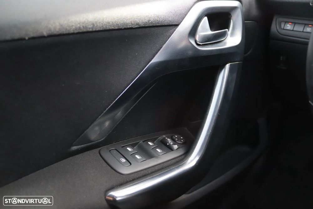 Peugeot 2008 1.2 PureTech Signature - 5