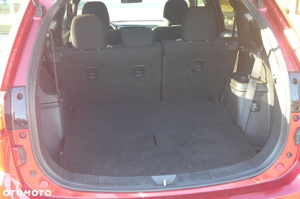 Mitsubishi Outlander 2.4 4WD CVT Instyle - 9