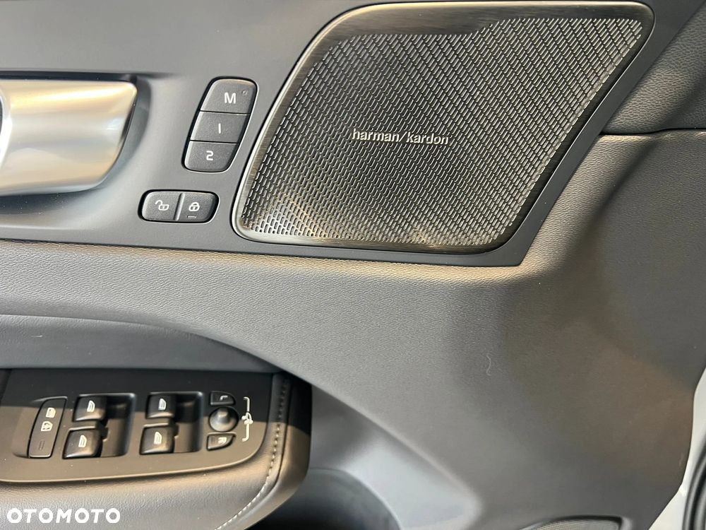 Volvo XC 60 B5 B AWD Geartronic RDesign - 23