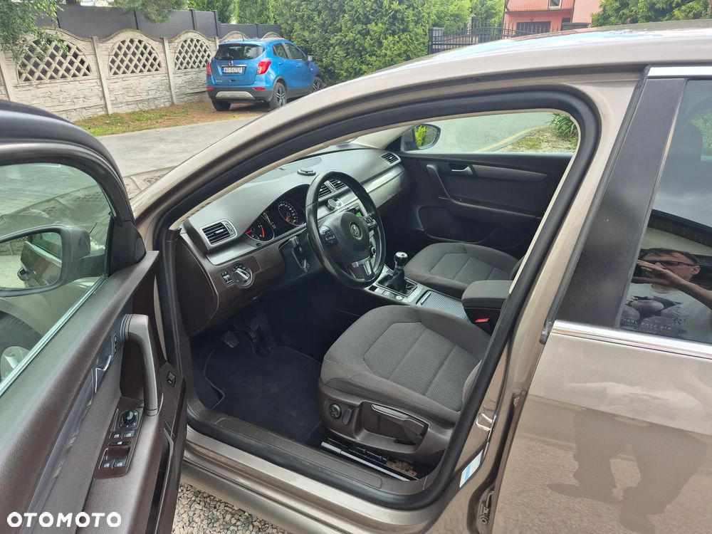 Volkswagen Passat 2.0 TDI DPF Comfortline - 14