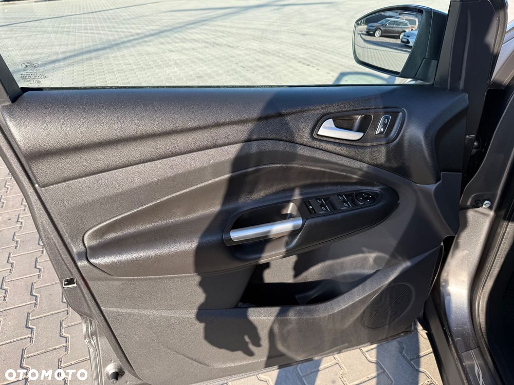 Ford Kuga 1.5 EcoBoost 2x4 Titanium - 19