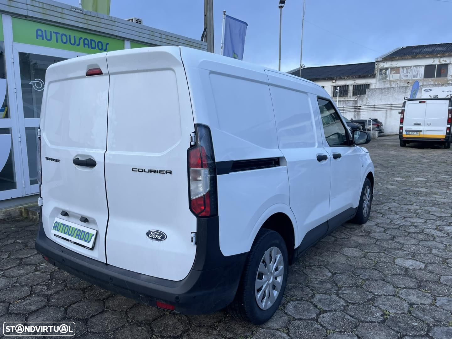 Ford Transit Courier 1.5 EcoBlue TREND - 4