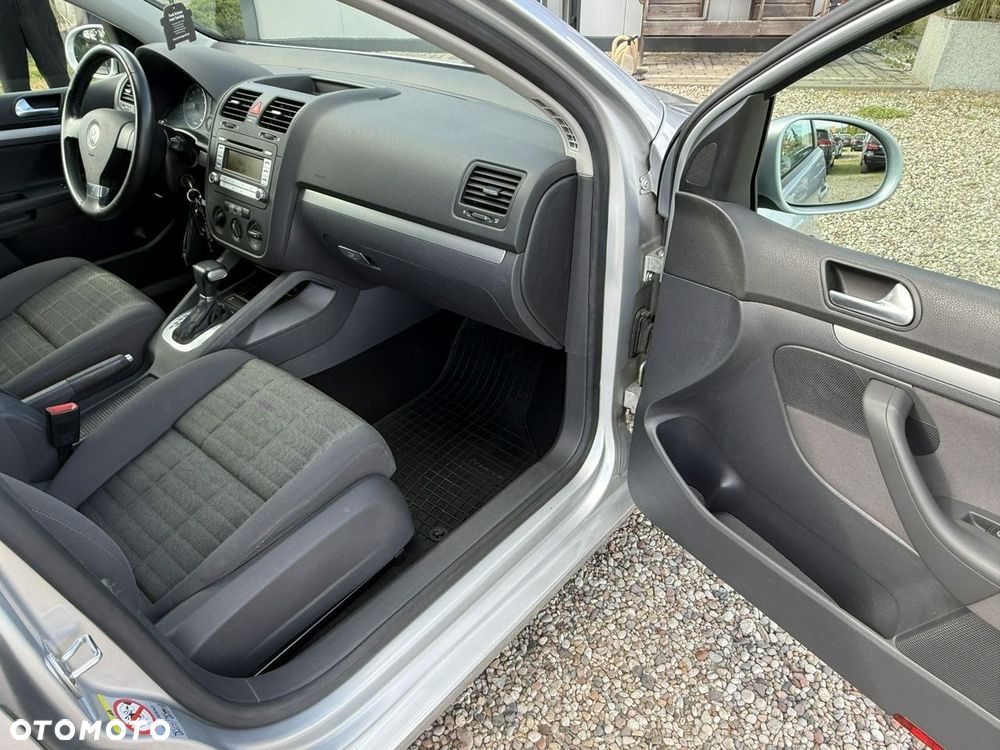 Volkswagen Golf - 22