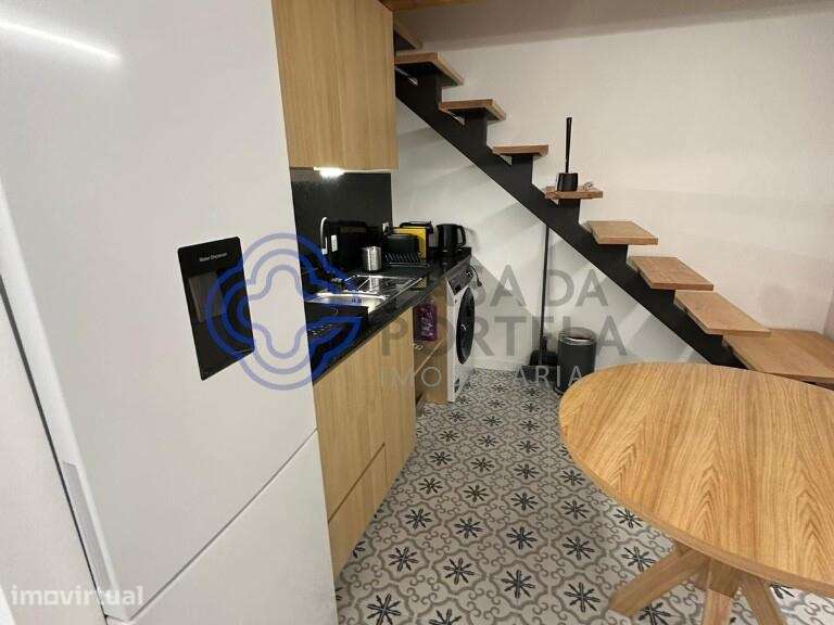 INVESTIMENTO - MORADIA RENOVADA À VENDA NA BAIXA DA PORTO - Grande imagem: 2/28