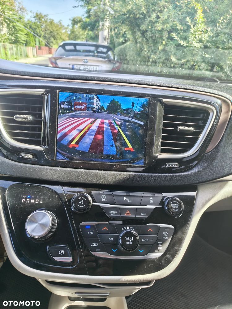 Chrysler Pacifica - 19