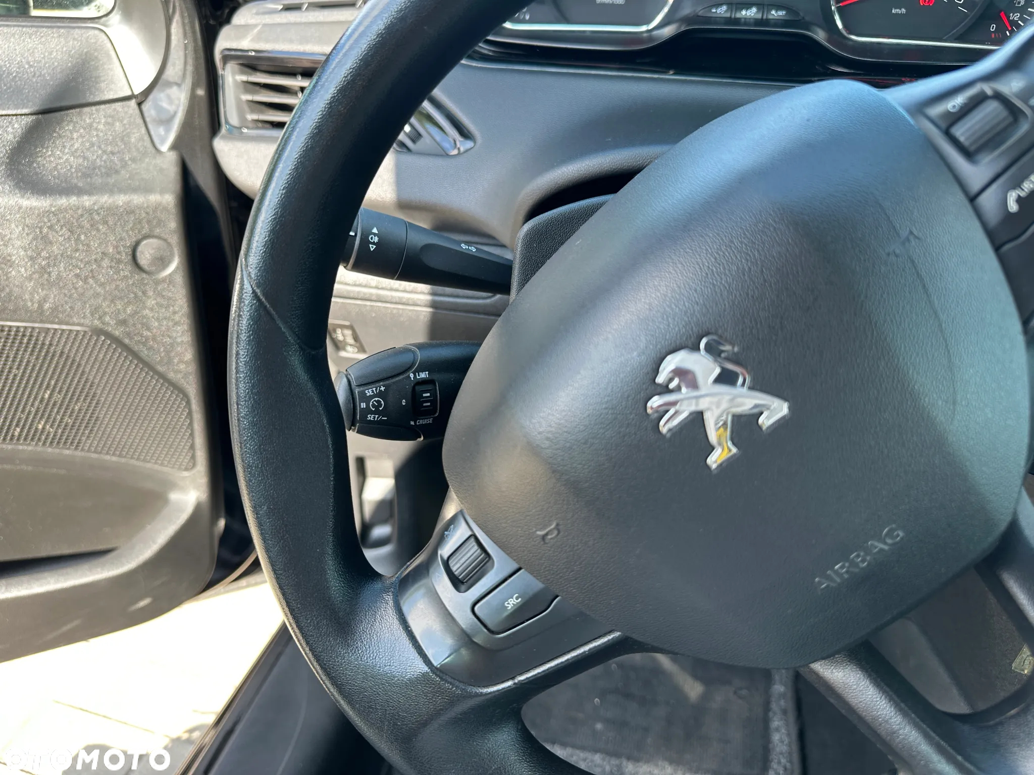 Peugeot 208 - 9