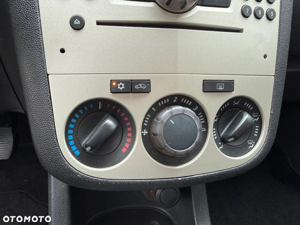 Opel Corsa 1.4 16V Innovation - 19