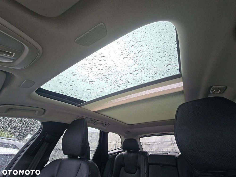 Volvo XC 60 B5 B AWD Plus Dark - 11