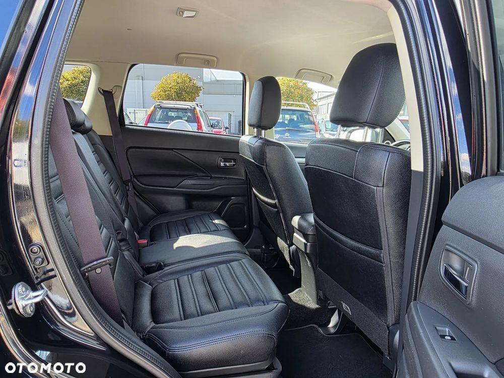 Mitsubishi Outlander 2.0 Instyle Navi CVT - 13