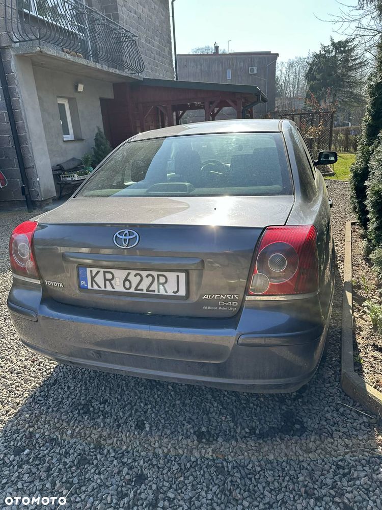 Toyota Avensis - 2