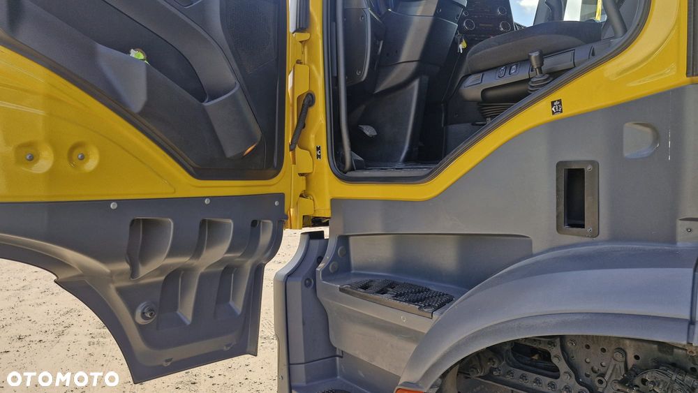 Mercedes-Benz AROCS - 17