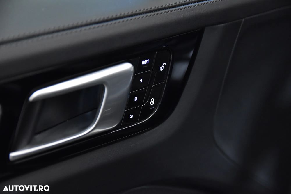 Porsche Cayenne - 14