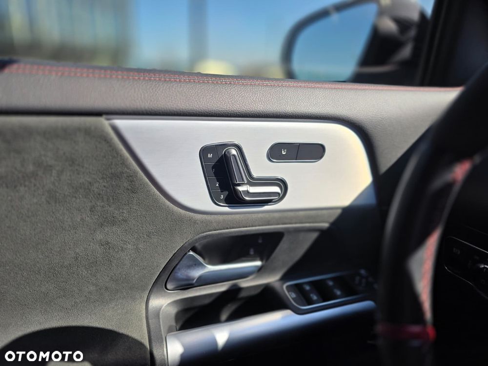 Mercedes-Benz GLA - 11