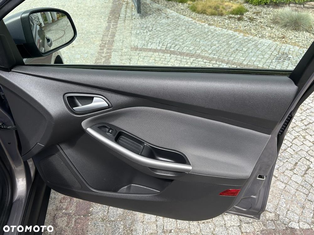 Ford Focus - 32