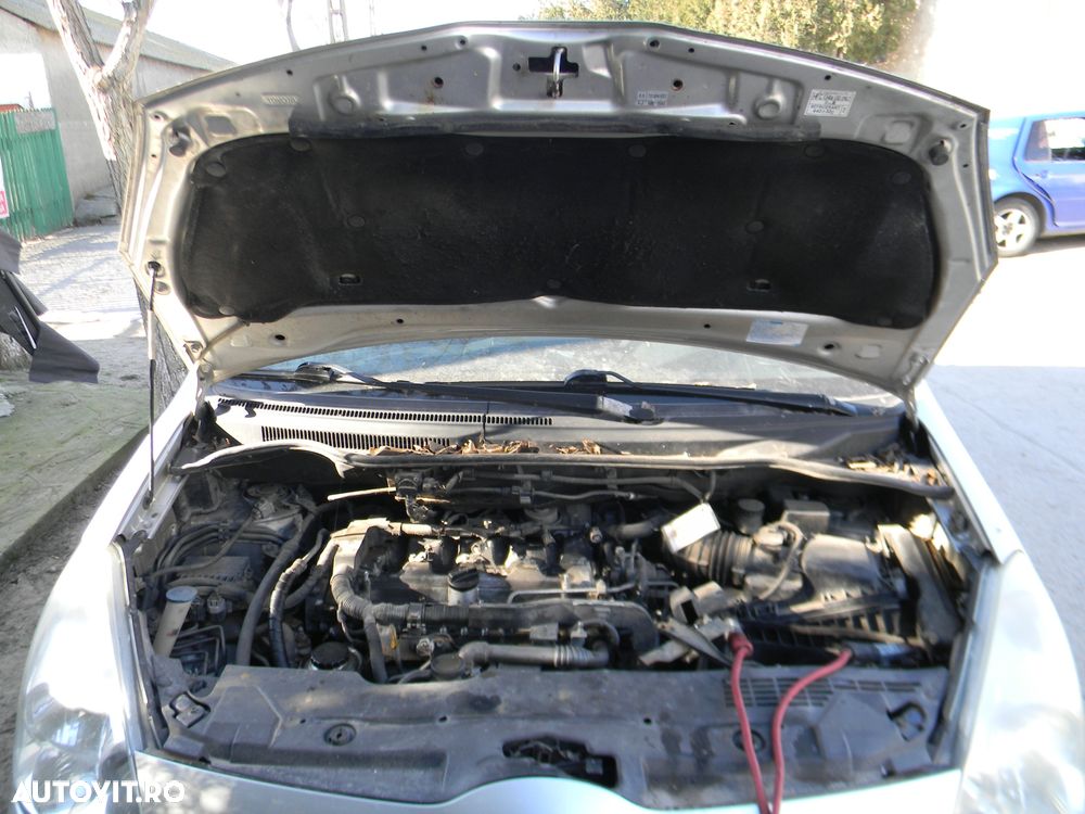 Dezmembrari  Toyota COROLLA verso  2004  > 2009 2.2 D-4D Motorina - 8