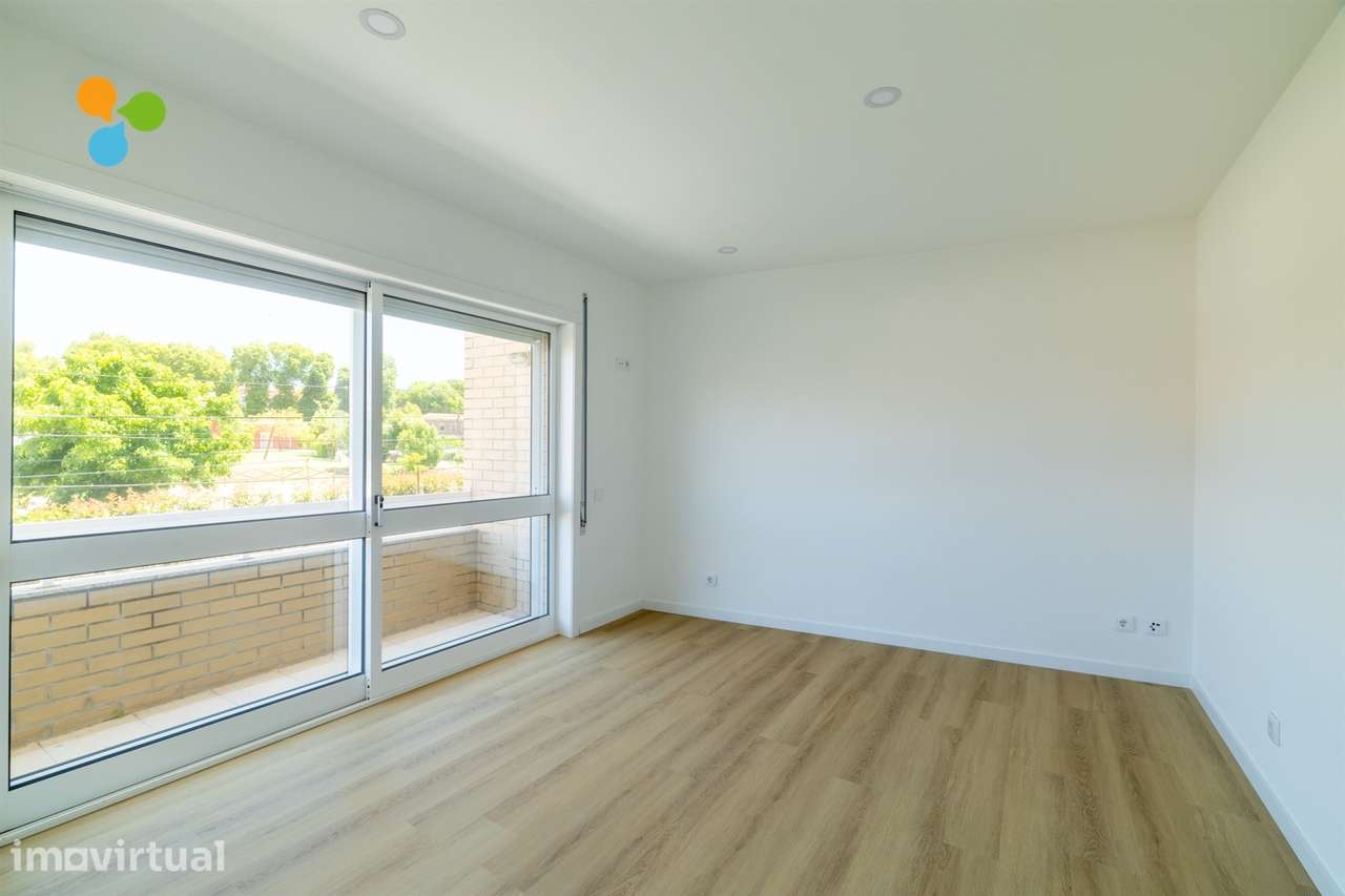Apartamento T3 c/ Box e varanda, junto às faculdades - Grande imagem: 3/23