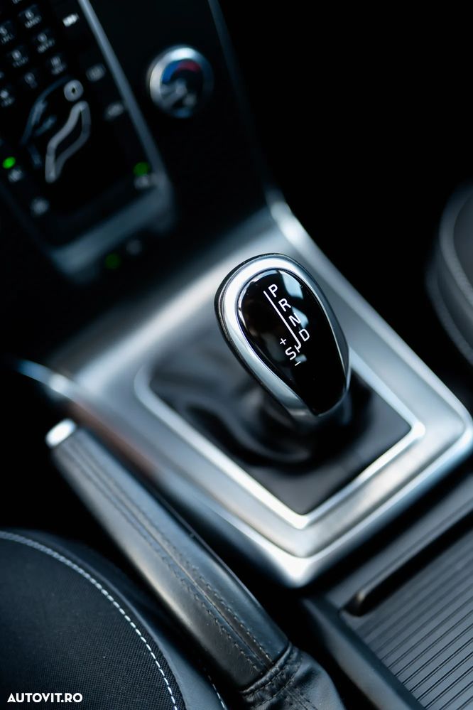 Volvo V40 T4 Powershift Momentum - 22