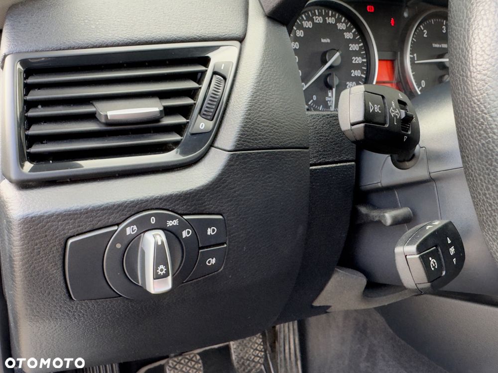 BMW X1 sDrive18d xLine - 23