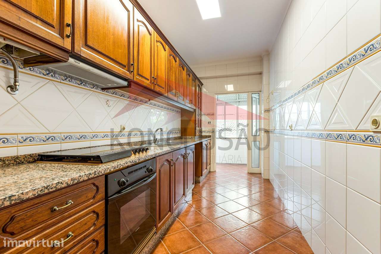 Apartamento T2 com logradouro, garagem e arrecadação – Póvoa de San... - Grande imagem: 3/22