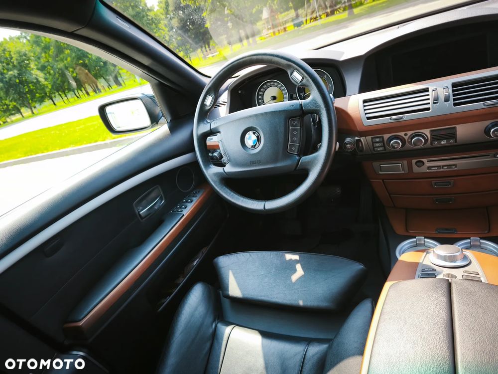 BMW Seria 7 745d - 16