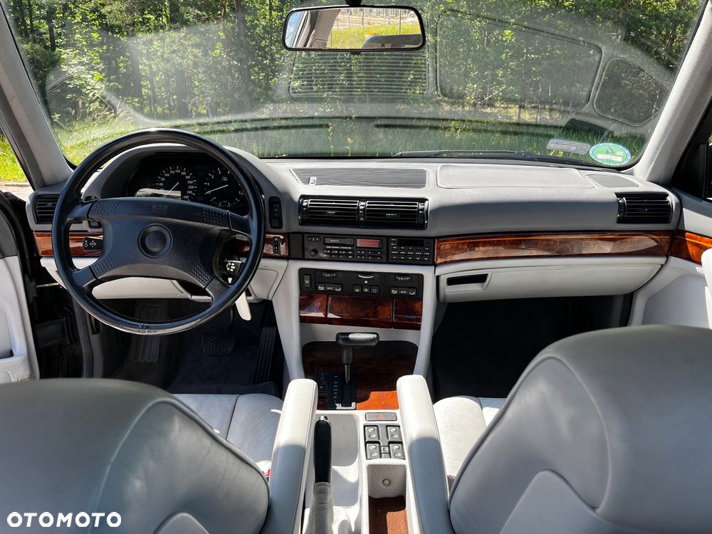 BMW Seria 7 - 35