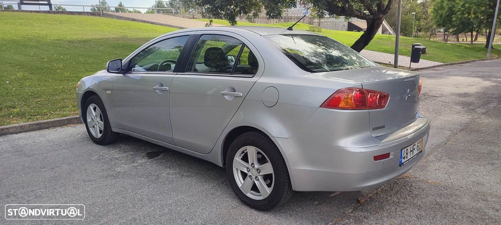Mitsubishi Lancer 1.5 Inform - 8