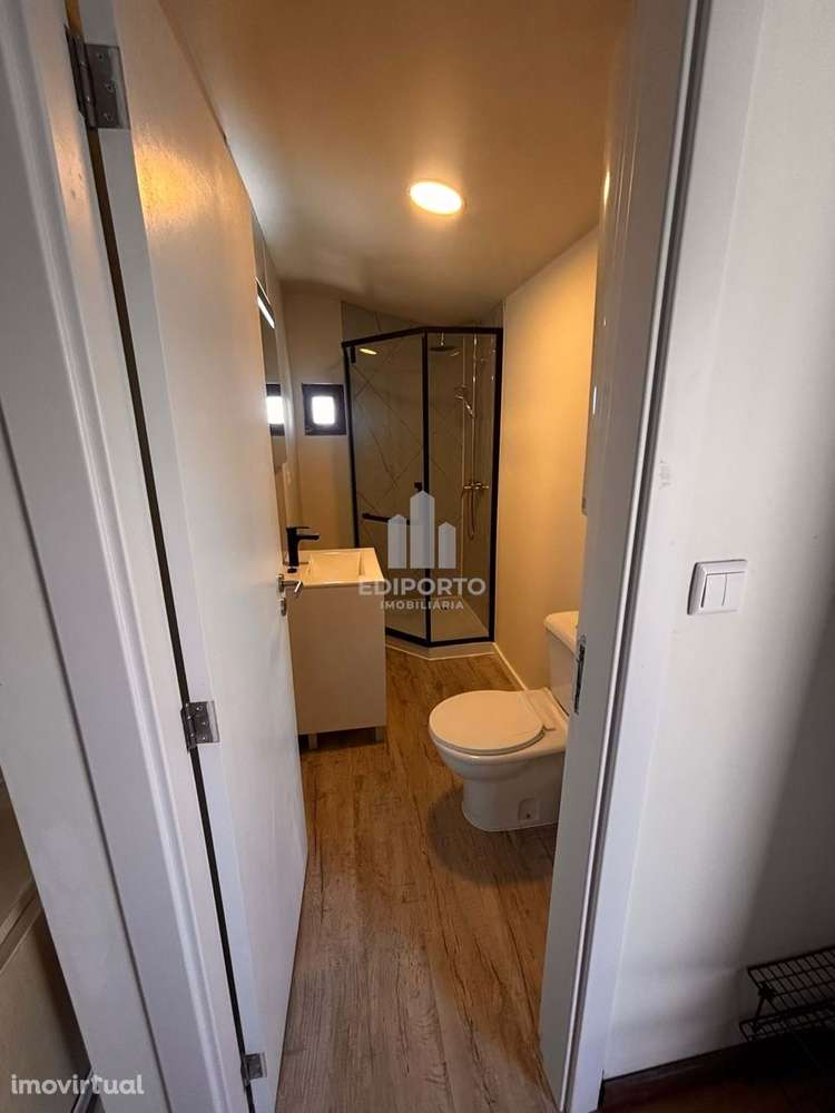 Pequena casa mobilada por 700€ mensais, com despesas de água, luz e in - Grande imagem: 4/5