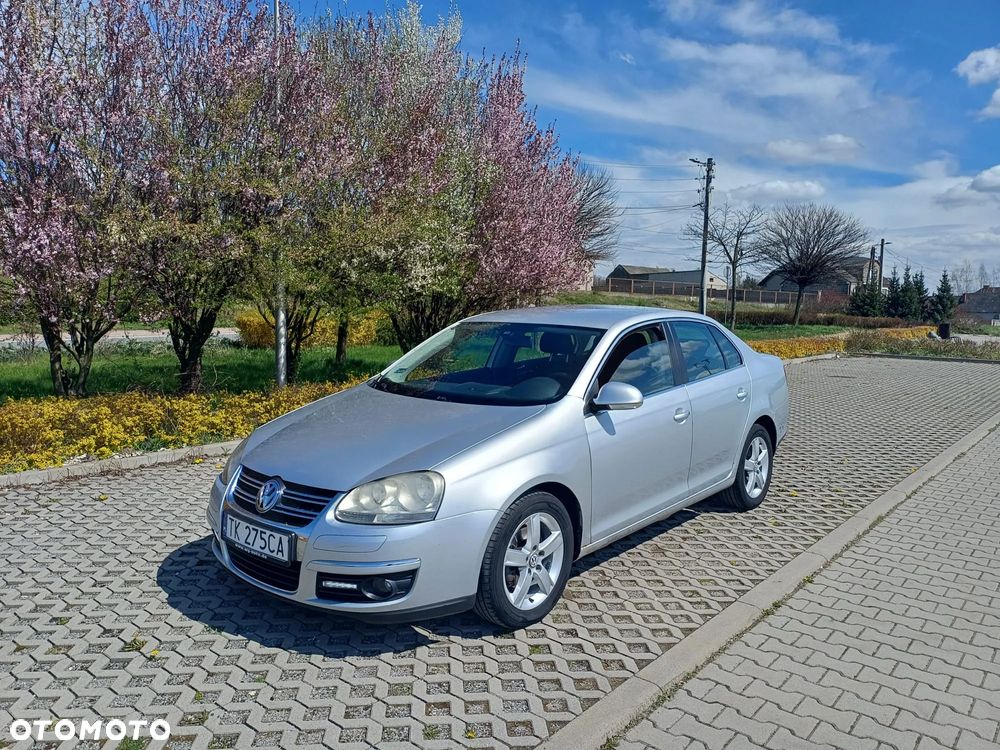 Volkswagen Jetta - 1