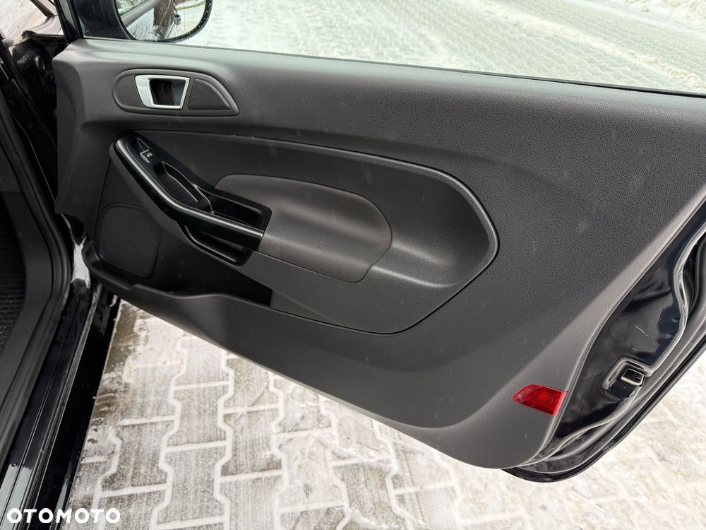Ford Fiesta 1.0 Champions Edition - 14