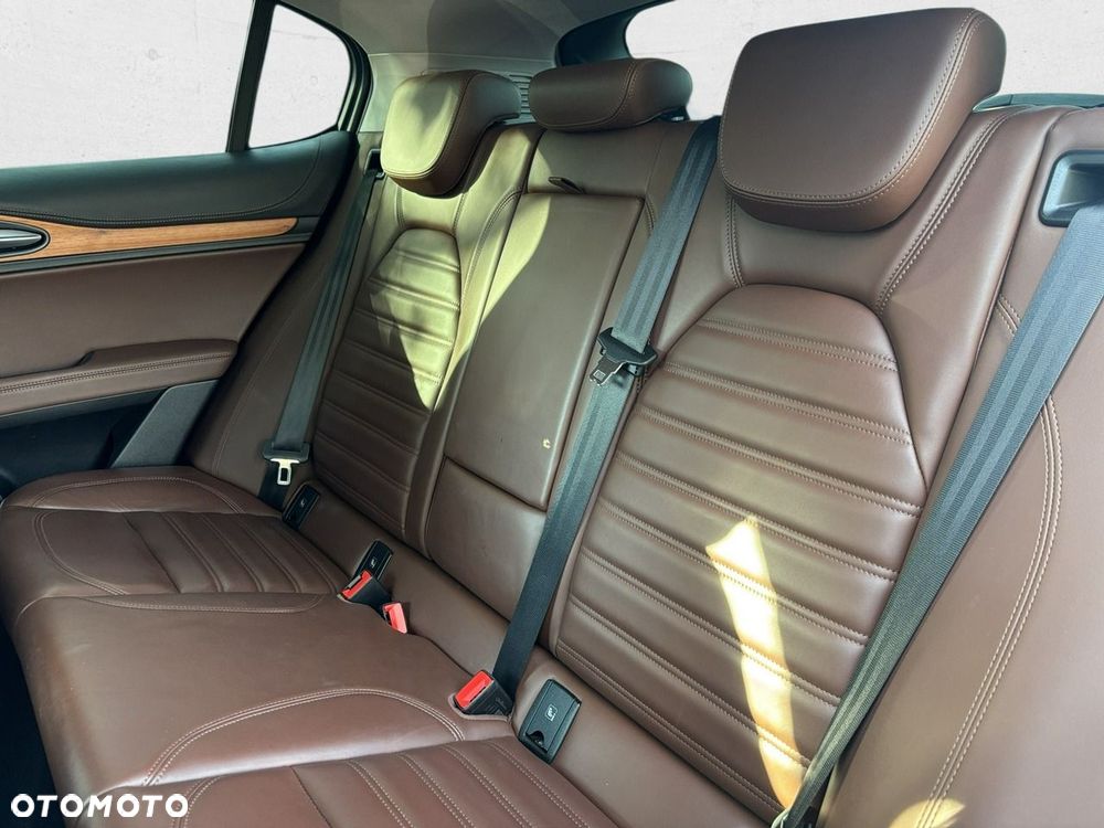 Alfa Romeo Stelvio - 21