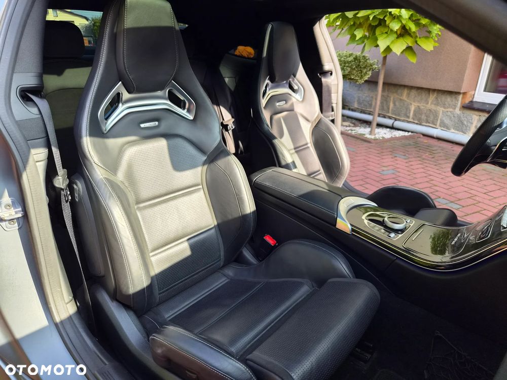 Mercedes-Benz C-Class 2019 photo 5