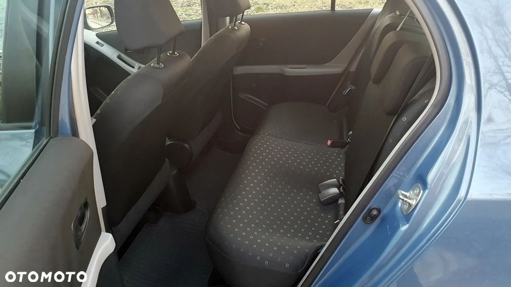 Toyota Yaris 1.3 Luna Premium - 11